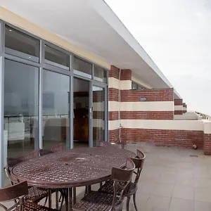  Apartment Surfers Penthouse